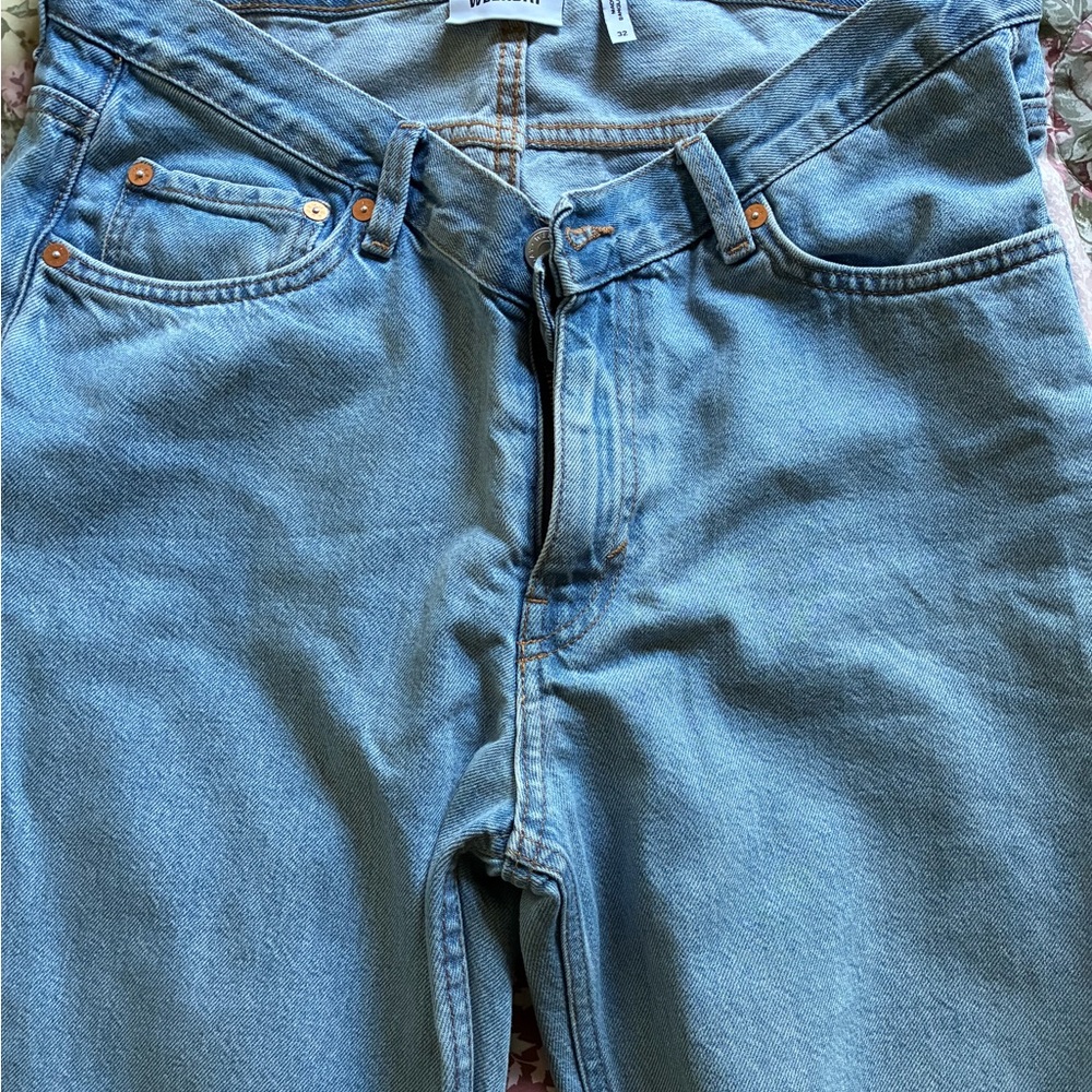 Weekday Light Blue Relaxed Jeans v front-nwot